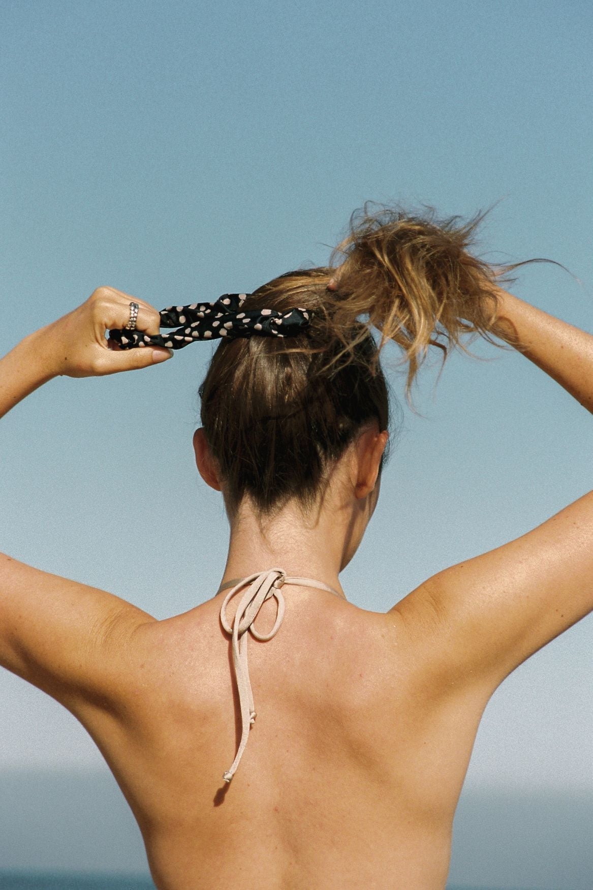 Scrunchie - Minimal Dots Black - Narah Soleigh